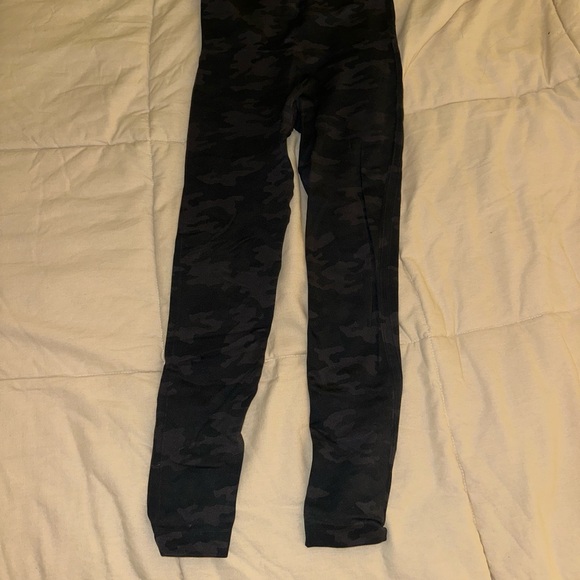 Women's Camouflage Leggings - Picture 3 of 4